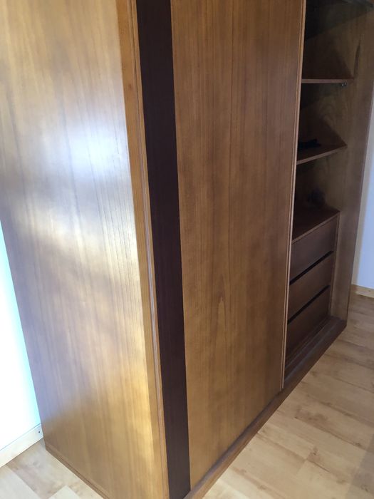 Roupeiro como novo. Tem apenas uns meses. Qualidade excelente.