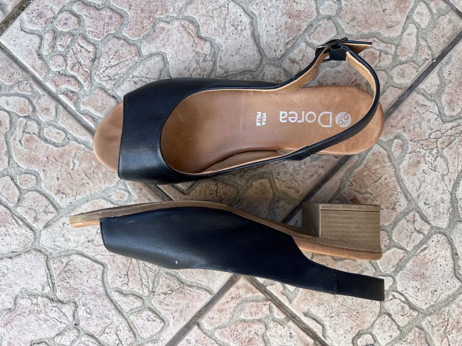 Босоножки женские на каблуку