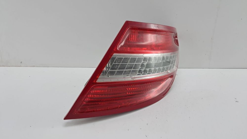 Фонарь задний правый стоп Mercedes W204 2007-2011 A2048202064