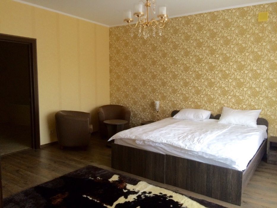 Посуточная аренда дома 460 кв., 6 раздельных спален. Сауна.