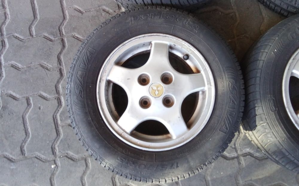 JANTES MITSUBISHI R13 COM PNEUS 175/50 FURAÇÃO 4X100