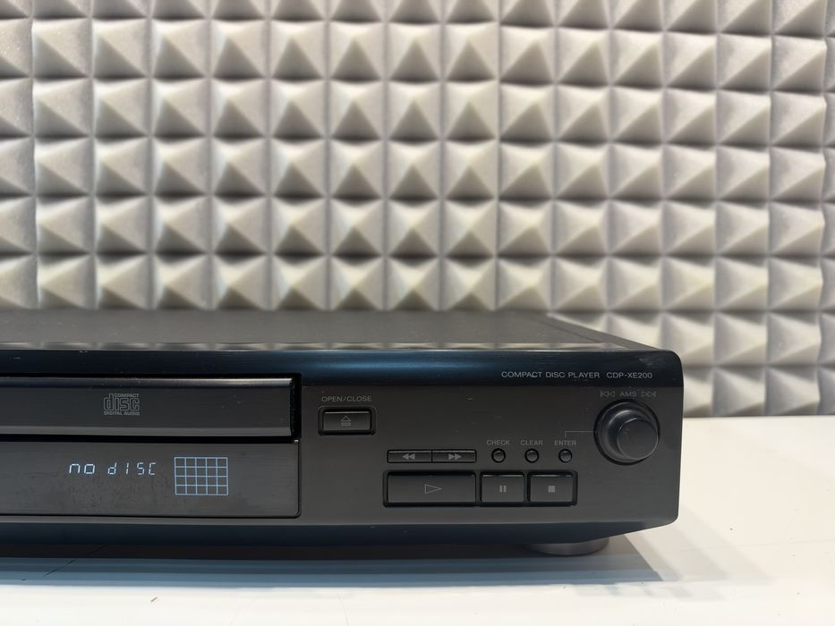 Sony CDP XE 200 .