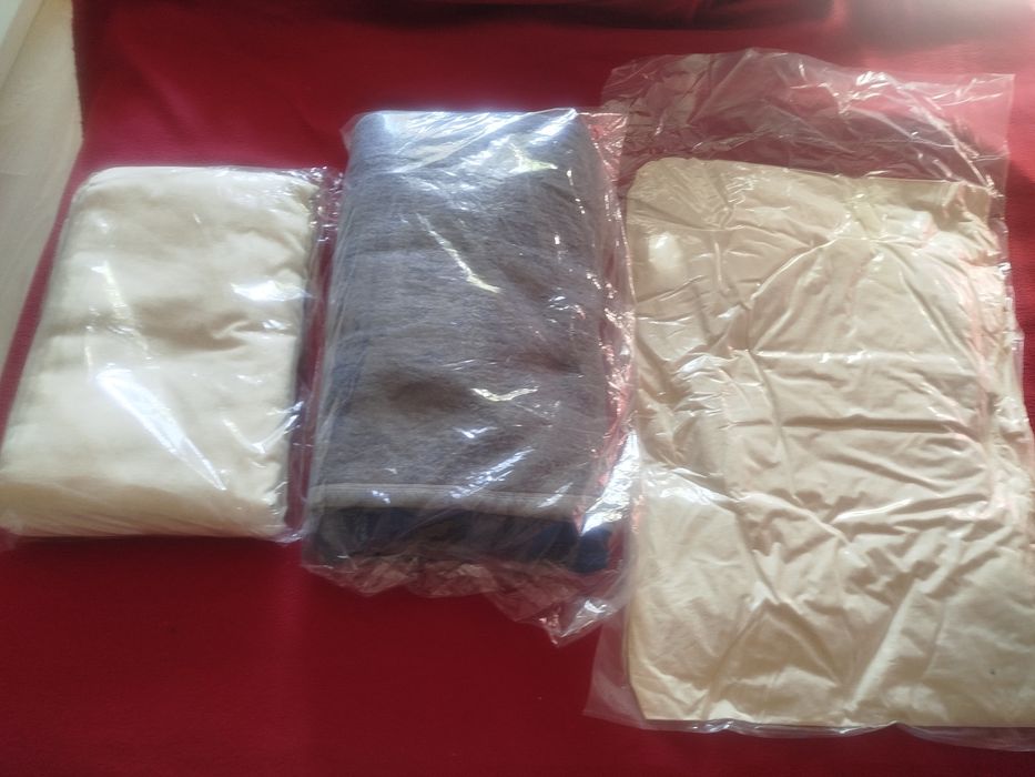 Продам спальний  комплект ( постільна білизна, подушка та ковдра )