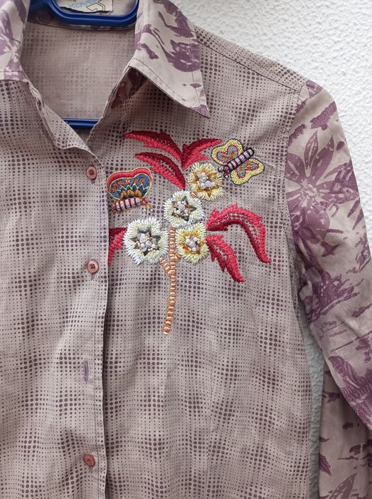 Camisa com bordados e missangas Pull & Bear