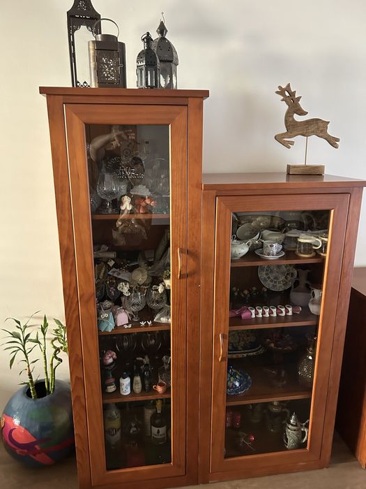 Vitrine  para sala em madeira maciça