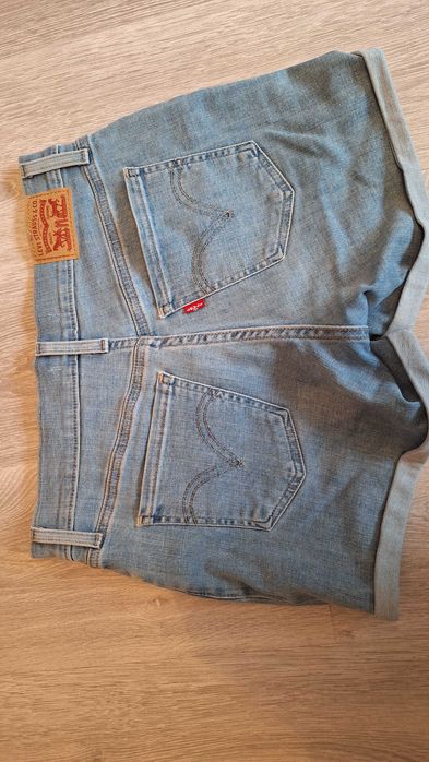 Шорти Levi's оригінал. Розмір S-М. 50% на ЗСУ