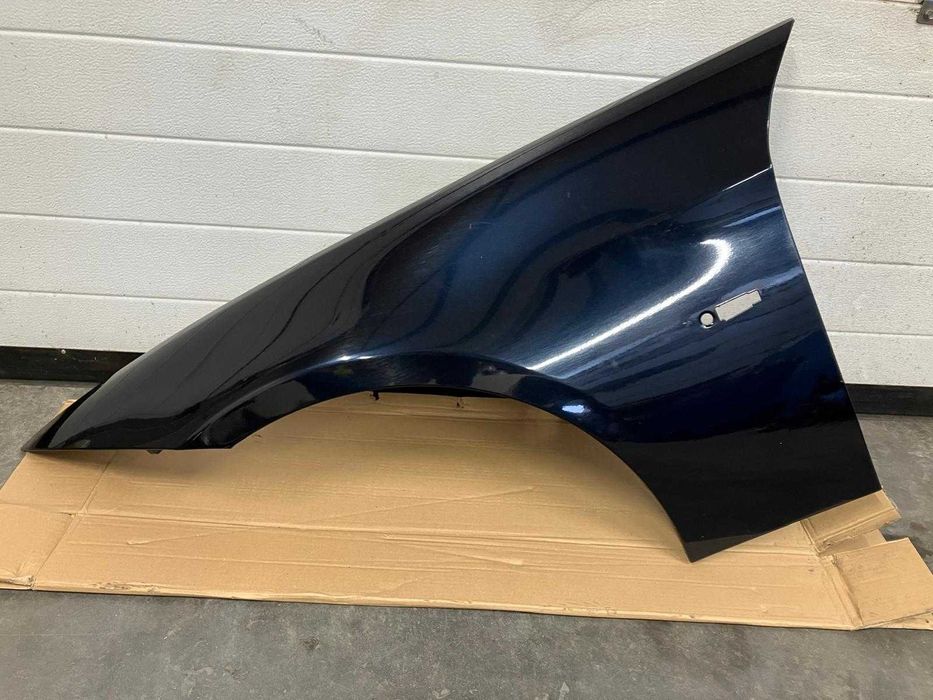 BMW E90 E91 błotnik lewy przód w kolor 416 Carbon Schwarz