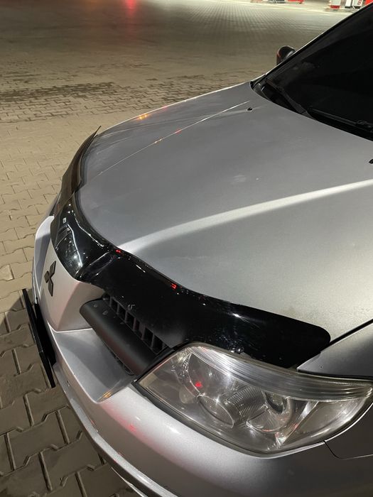 Дефлектор капота, мухобойка Outlander 1