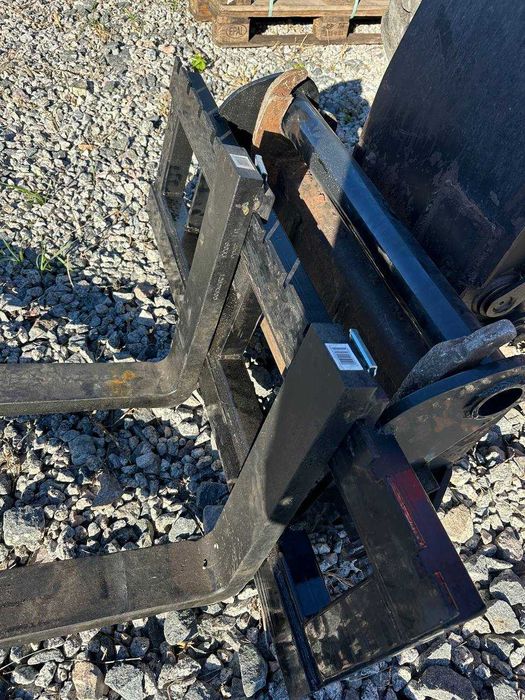 Палетні вила на телескопічні навантажувачі Manitou JCB