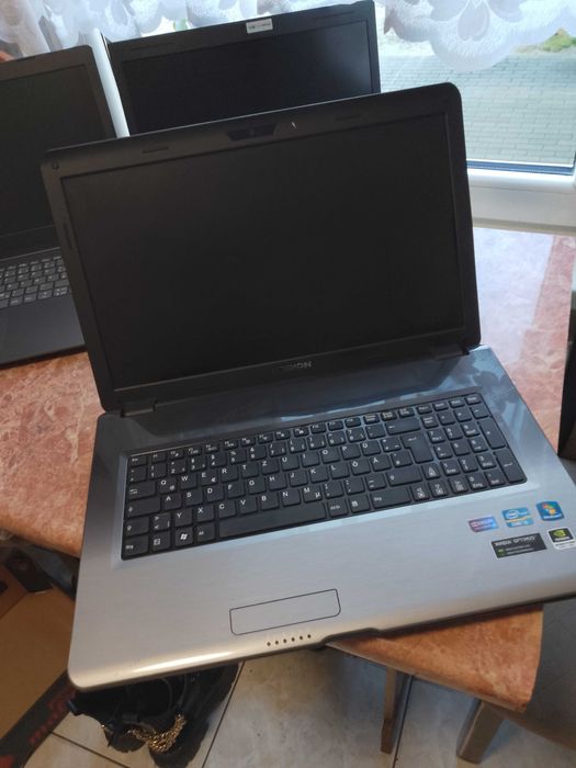 3 laptopy Lenovo HP Medion akoya.Nie  testowane brak ładowarek.