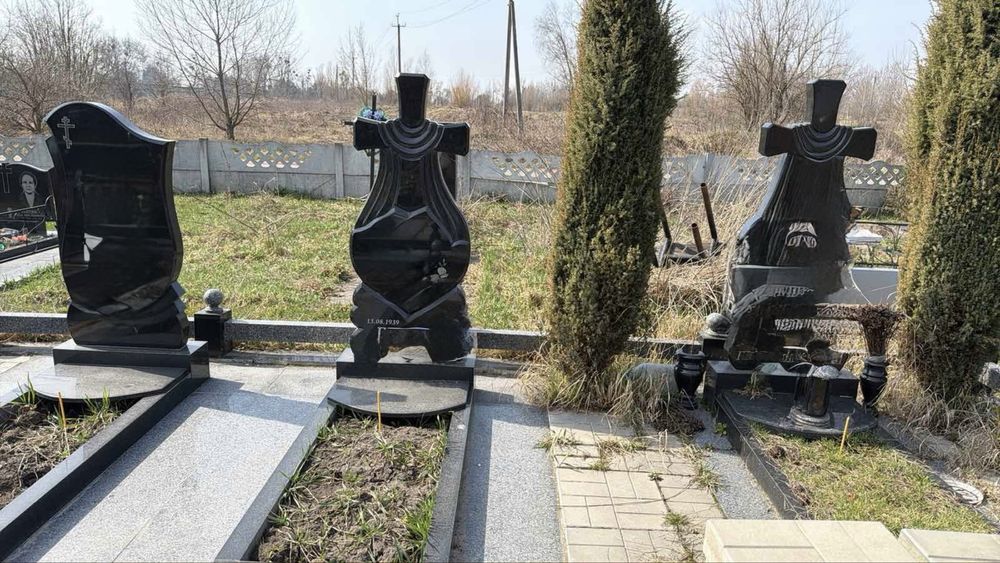 Прибирання на цвинтарі Прибираня на кладовищі Уборка на кладбище Київ