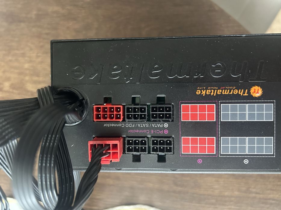 Zasilacz 530 W.