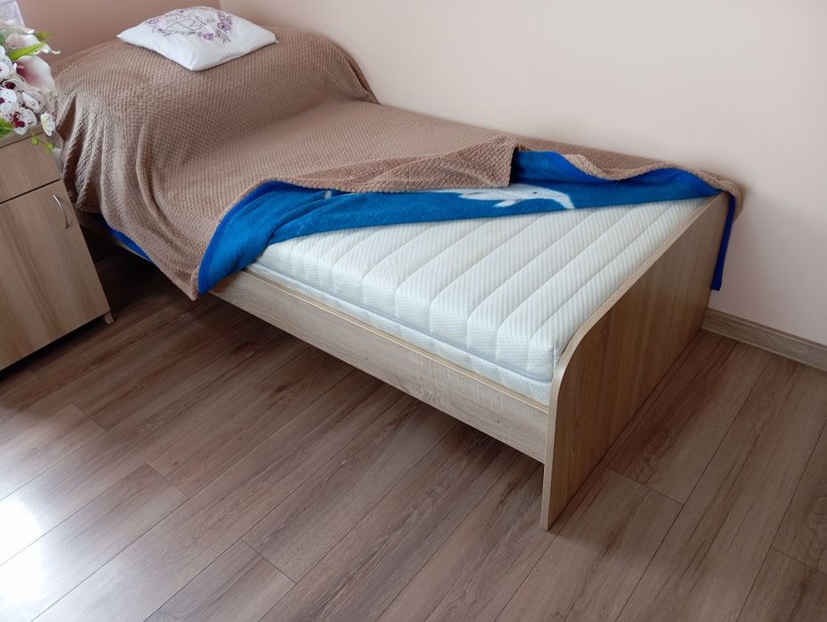 Łóżko 200 x 90 + materac