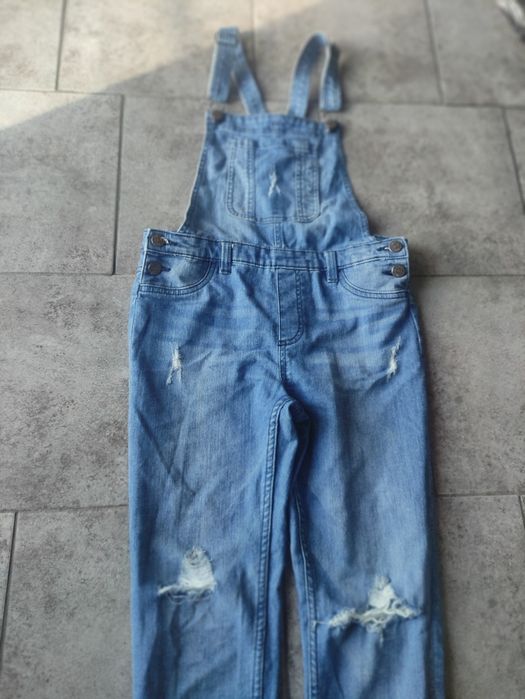 Spodnie jeans na szelkach ogrodniczki