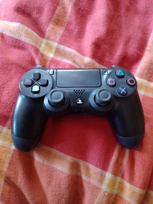 продається джойстик для PlayStation 4