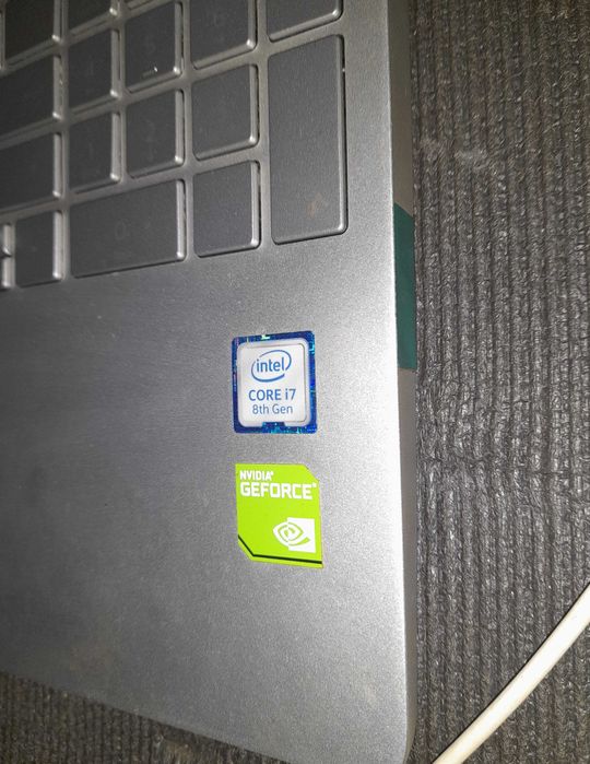 HP Pavilion 15-ck002np Intel® Core i7 i7-8550U + Nvidia 940MX