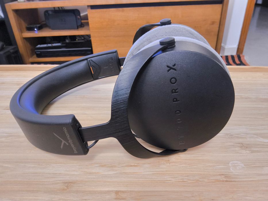 Auscultadores c/ Fio Beyerdynamic DT 700 Pro X [Closed-Back / Over-Ear / 48 ohms]