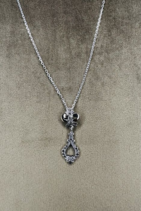 Fio Colar com medalha em prata e marcacites