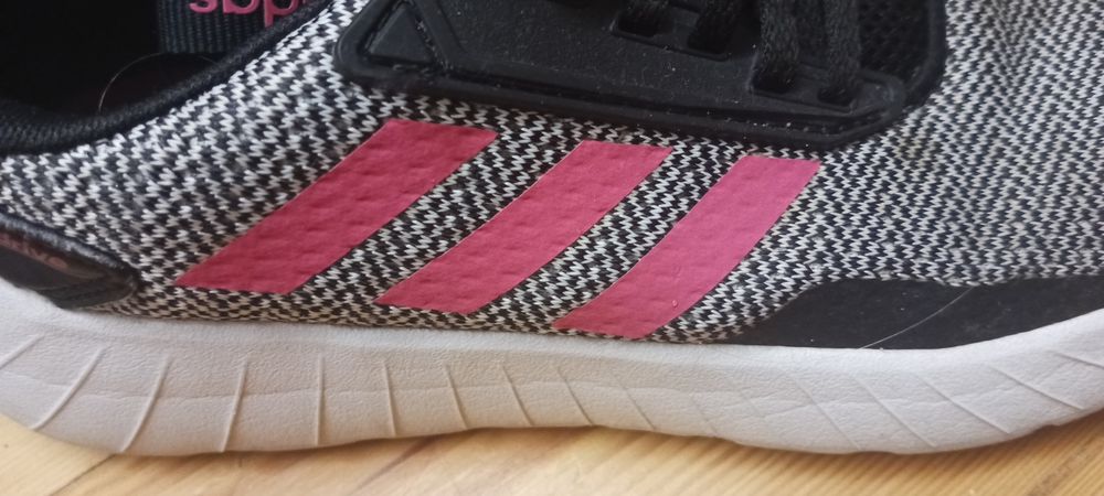 Bardzo lekkie i wygodne buty Adidas Questar Drive. Rozmiar 36 2/3.