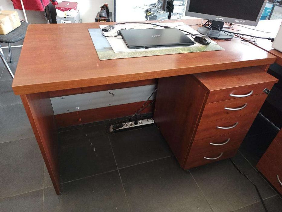 Biurka do biura, sklepu