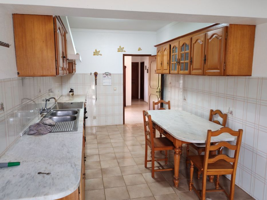 Moradia V4 com 163 M2 e terreno agrícola  com 11.100m2