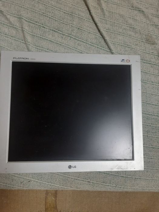 Монитор LG  Flatron L1930SQ рабочий