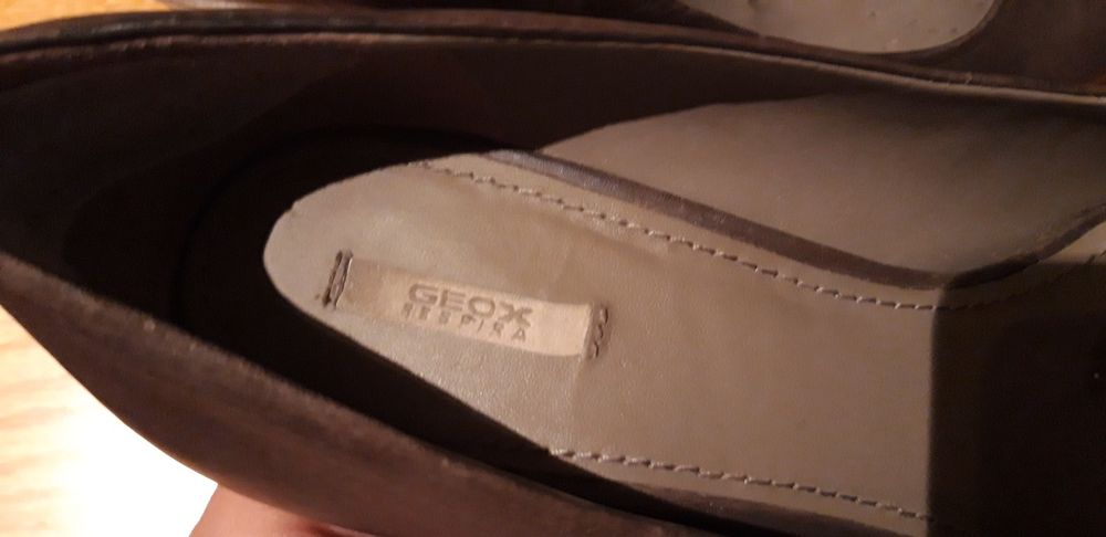 Sapatos em pele geox