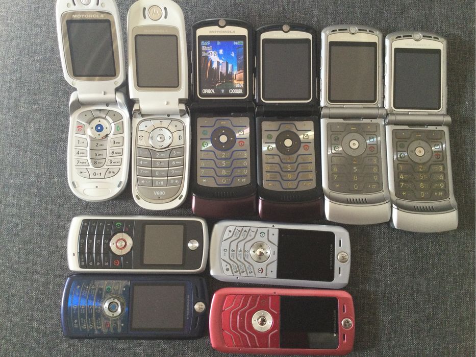 Motorola V3;V3i продам.