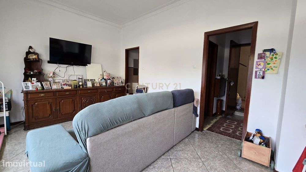 Apartamento T1 com Terraço e Garagem em Gondomar