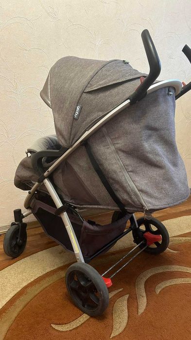 Дитяча прогулянкова коляска