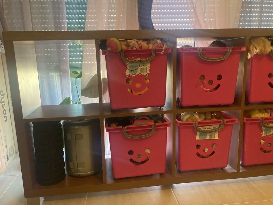 Estante com caixas de arumacao