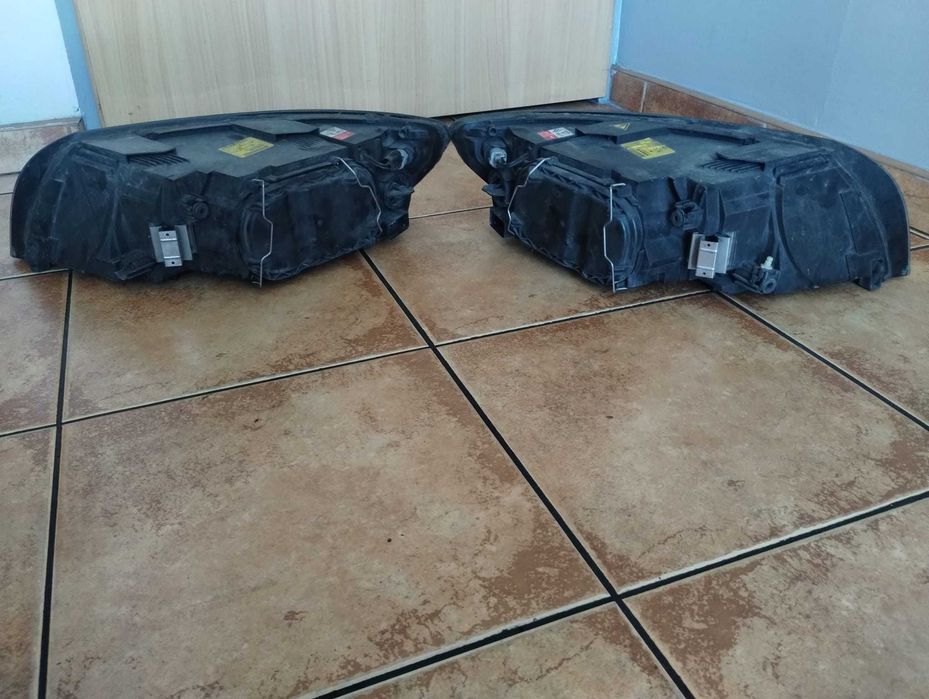 lampa przód przednia prawa lewa XENON Volvo V50 30698889