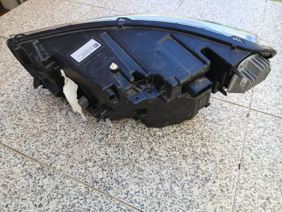 Farol Volvo XC40 2020
