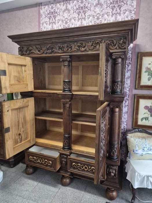 Armário Palaciano Estilo Renascença.  Século XIX.