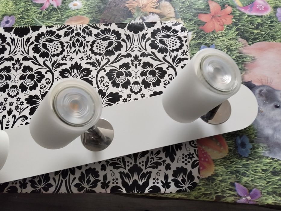 Sprzedam lampę sufitową na cztery żarówki LED żarówki gratis