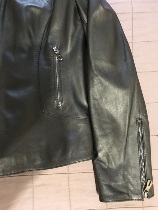 Продам женскую  кожаную куртку