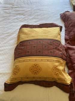 Colcha de cama + almofadas + cortinas
