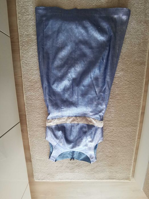 Torba z odzieżą damską (8 sztuk).