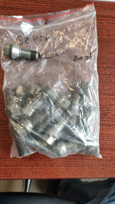 Szpilki kół felg aluminiowych alu Passat B5 FL 2002 komplet 20 szt