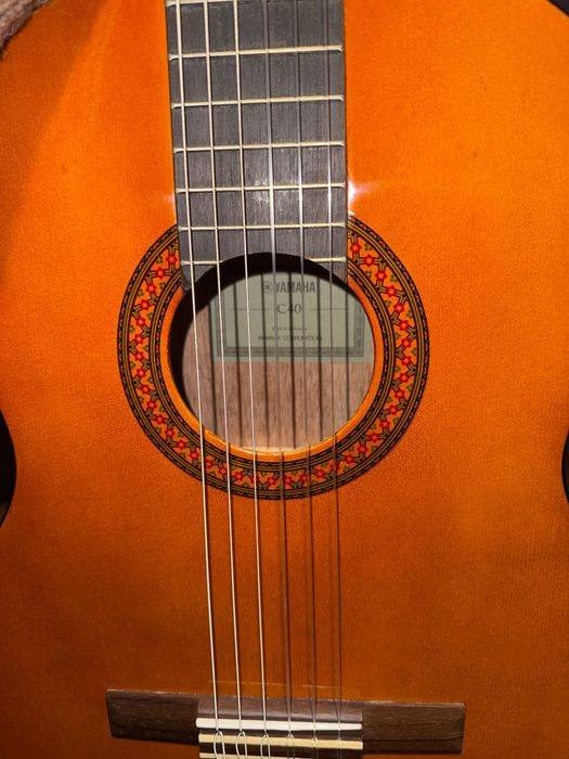 Guitarra Acústica YAMAHA C40 + YAMAHA Toner + KORG Toner
