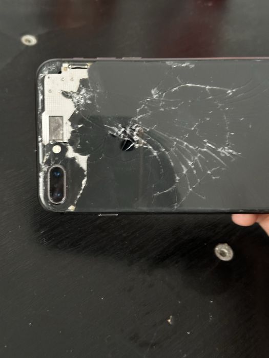 iPhone 8 Plus 64GB – sprawny technicznie, uszkodzona obudowa