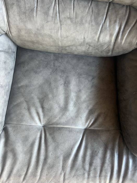 2 sofas em pele cinzenta