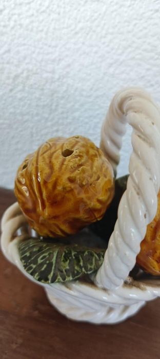 Cesta de nozes, paliteiro, loica caldas