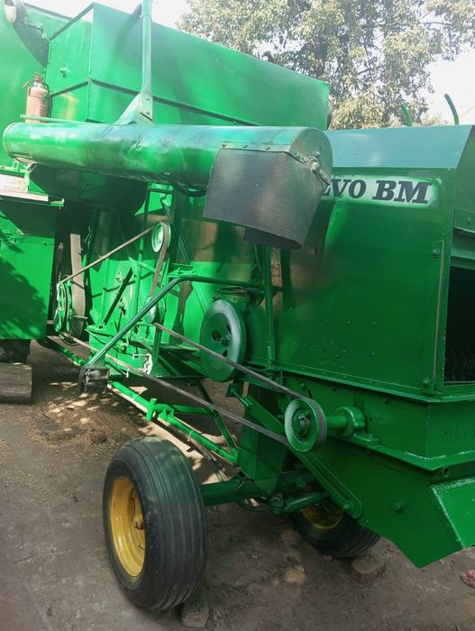 Комбаїн вольво 800