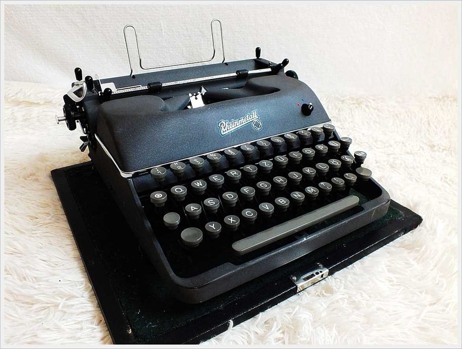 Stara maszyna do pisania Rheinmetal mała, zgrabna z lat 40-50-tych PRL