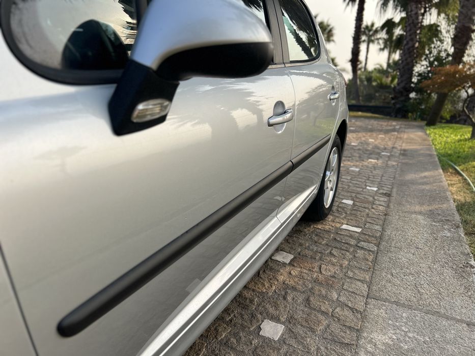 Peugeot 207 imaculado trato financiamento