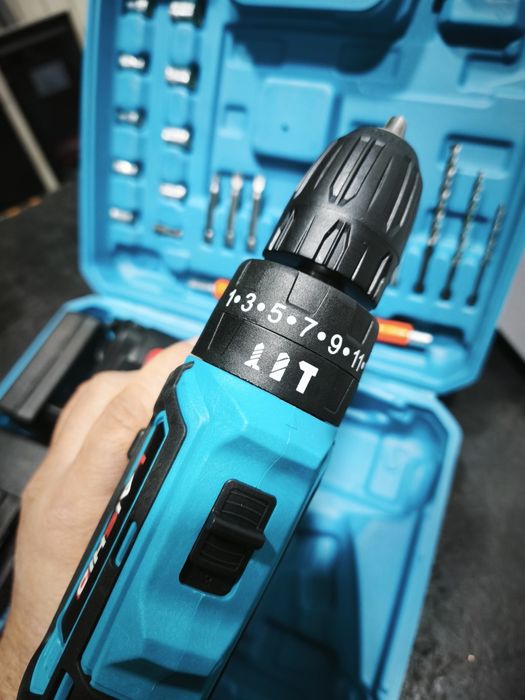 Máquina de furar e parafusos de impacto