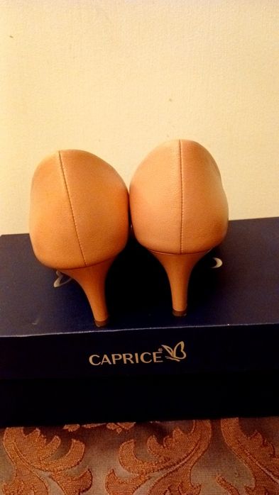 Туфлі-човники Capriceice, 40 розмір, 800 грн.
Елегантні лодочки німец