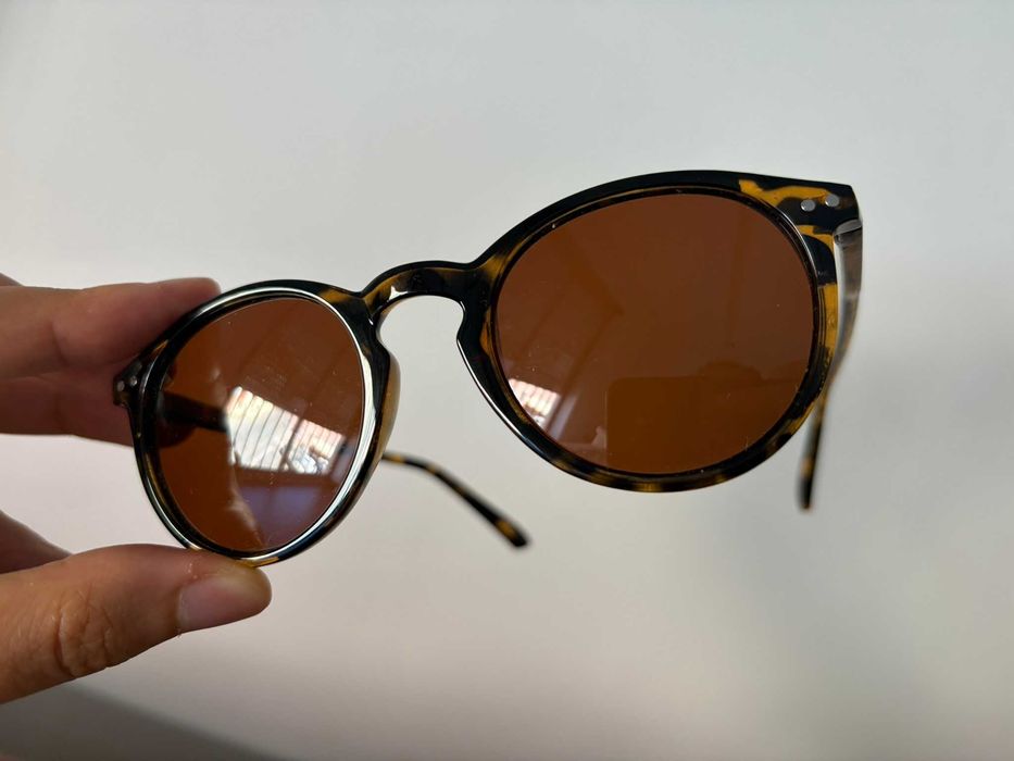 oculos de sol redondos castanhos tigresa humps optics