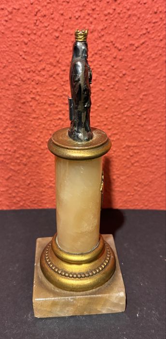 Nossa Senhora do Pilar em Prata base em mármore e metal dourado